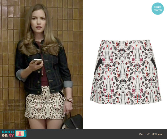 WornOnTV Emmas White Printed Skirt On Scream Willa Fitzgerald