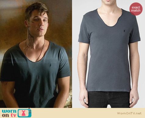WornOnTV: Romanâs grey t-shirt with emblem on Star-Crossed | Matt 
