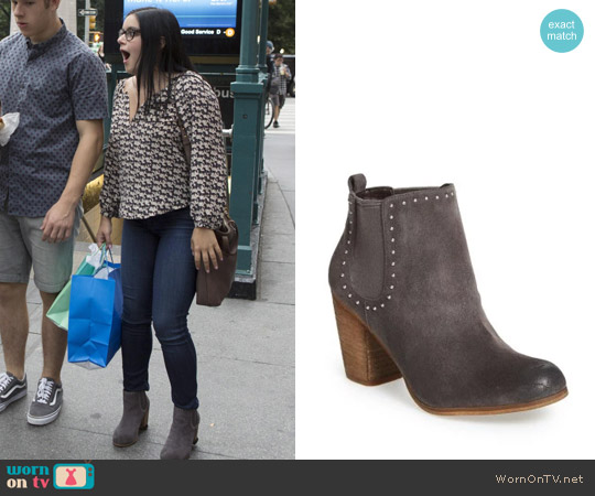 WornOnTV: Alex’s horse print blouse on Modern Family | Ariel Winter