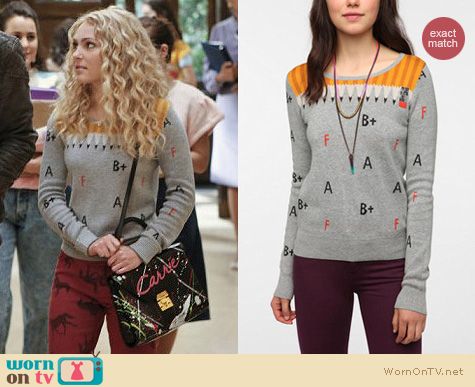 WornOnTV: Carrie’s grey alphabet sweater with red horse jeans on The ...