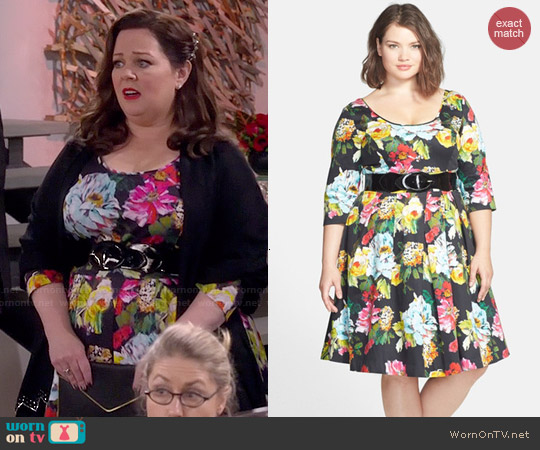 Wornontv Molly S Floral Fit And Flare Dress On Mike And Molly