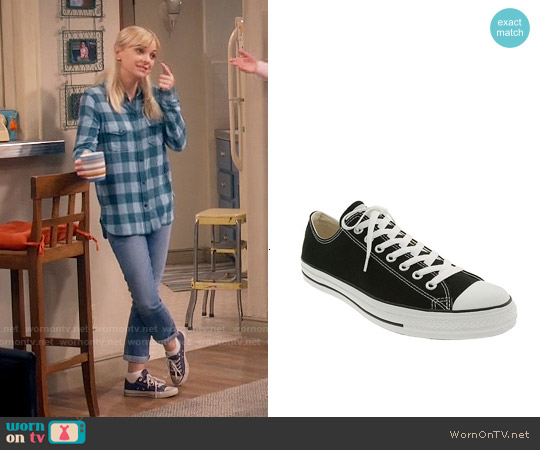 WornOnTV: Christy’s teal buffalo checked shirt on Mom | Anna Faris