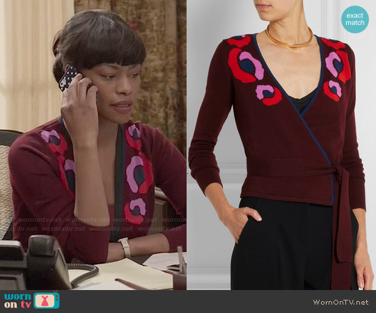 Wornontv Sue S Burgundy Floral Cardigan On Veep Sufe Bradshaw