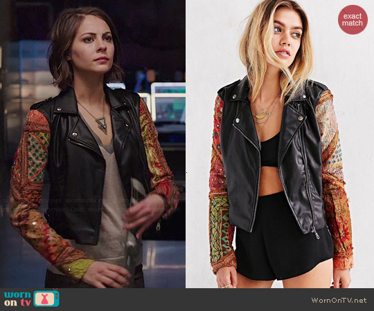 WornOnTV: Thea’s leather jacket with patchwork sleeves on Arrow | Willa ...
