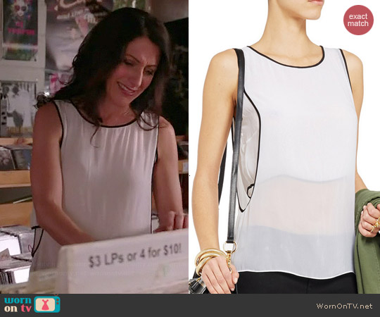 Wornontv Abbys White Layered Top With Black Trim On Girlfriends Guide To Divorce Lisa