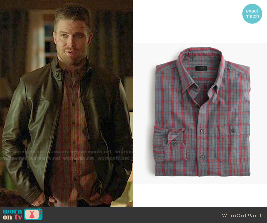 WornOnTV: Oliver’s grey and red plaid shirt on Arrow | Stephen Amell ...