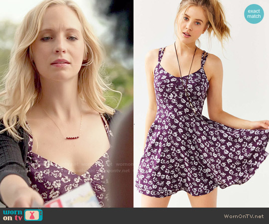 wornontv caroline s purple floral dress on the vampire diaries candice accola clothes and wardrobe from tv admirablejewels garnet black spinel necklace