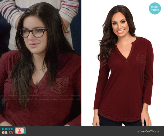 WornOnTV: Alex’s burgundy top with crochet pocket on Modern Family ...