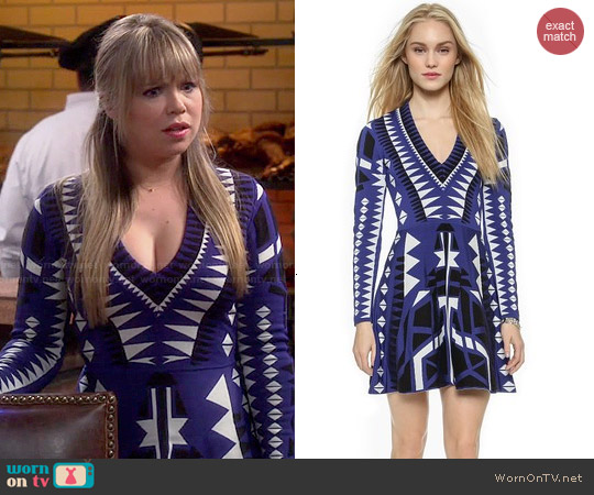 Wornontv Kristin S Blue Geometric Print Long Sleeve Dress On Last Man Standing Amanda Fuller Clothes And Wardrobe From Tv