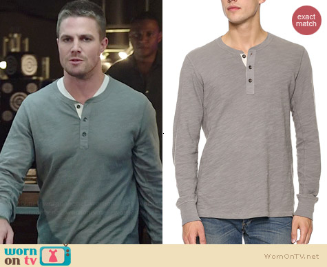 Wornontv Oliver S Grey Henley Tee On Arrow Stephen Amell