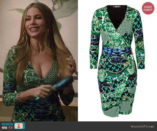 Wornontv Gloria S Green Printed V Neck Dress On Modern Family