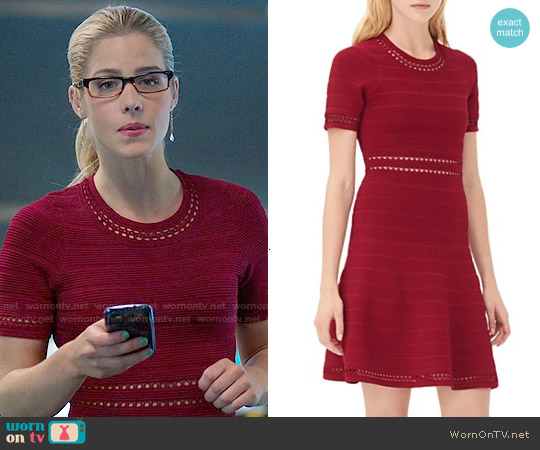 Wornontv Felicity S Red Ribbed Dress On Arrow Emily Bett