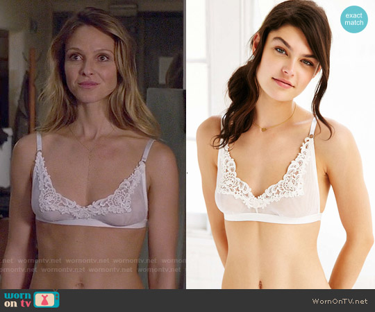 WornOnTV Phoebes White Bra On Girlfriends Guide To Divorce Beau