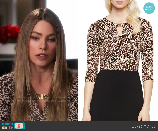 Modern Family Gloria Dresses Bad